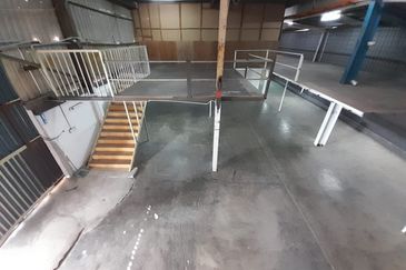 3 Storey Corner Factory/Warehouse @ Batu 11, Balakong For Rent