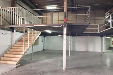 3 Storey Corner Factory/Warehouse @ Batu 11, Balakong For Rent