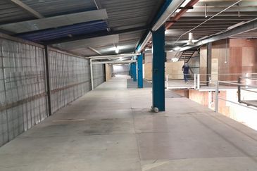 3 Storey Corner Factory/Warehouse @ Batu 11, Balakong For Rent