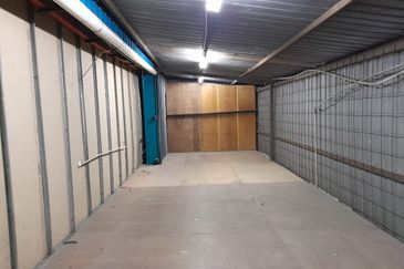 3 Storey Corner Factory/Warehouse @ Batu 11, Balakong For Rent