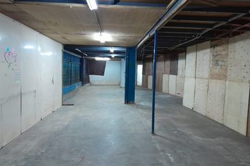 3 Storey Corner Factory/Warehouse @ Batu 11, Balakong For Rent