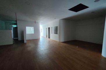 3 Storey Semi D Warehouse Factory @ Bukit Serdang,Seri kembangan 