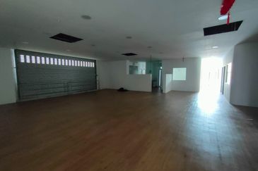 3 Storey Semi D Warehouse Factory @ Bukit Serdang,Seri kembangan 