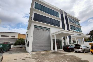 3 Storey Semi D Warehouse Factory @ Bukit Serdang,Seri kembangan 