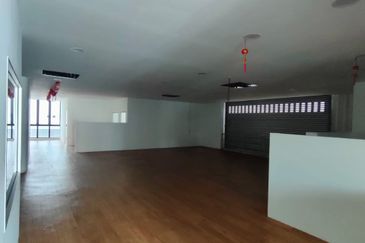 3 Storey Semi D Warehouse Factory @ Bukit Serdang,Seri kembangan 