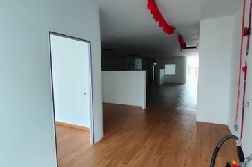 3 Storey Semi D Warehouse Factory @ Bukit Serdang,Seri kembangan 