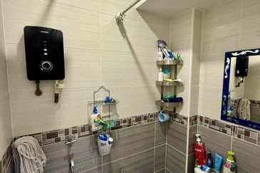 [FACING OPEN][RENOVATED] 2.5 STOREY TERRACE TAMAN KERAMAT PERMAI KUALA LUMPUR