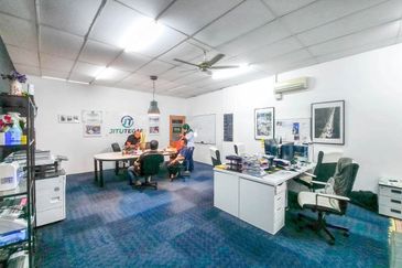 Residensi Bistaria, Ukay Bistari