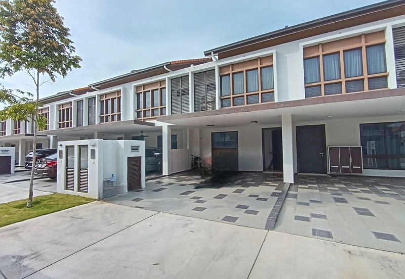 Setia Warisan Tropika (Belladonna)