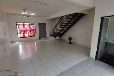 Pasir Putih_ 2 Storey Terrace_ Partial