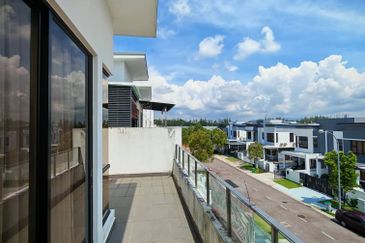 The Canal Garden South, Horizon Hills