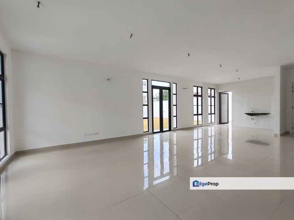 Taman Setia Tropika, Johor, Setia Tropika