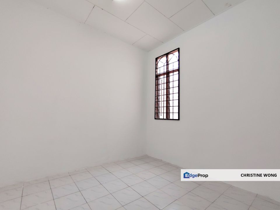 Newly Refurbished and Repainted Single Storey Terrace House Taman Arowana Impian Seremban NS , Negeri Sembilan, Seremban