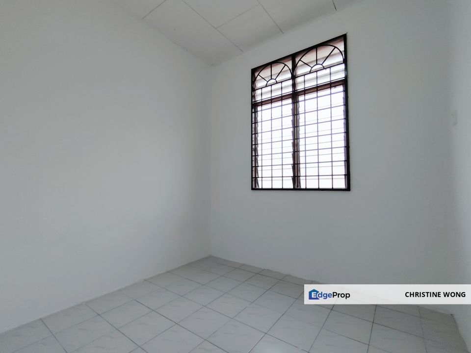 Newly Refurbished and Repainted Single Storey Terrace House Taman Arowana Impian Seremban NS , Negeri Sembilan, Seremban