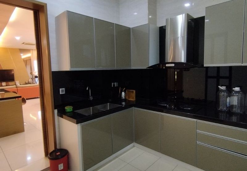 TAMAN DELLINIA (KLANA HEIGHTS @ LAKE GARDEN)