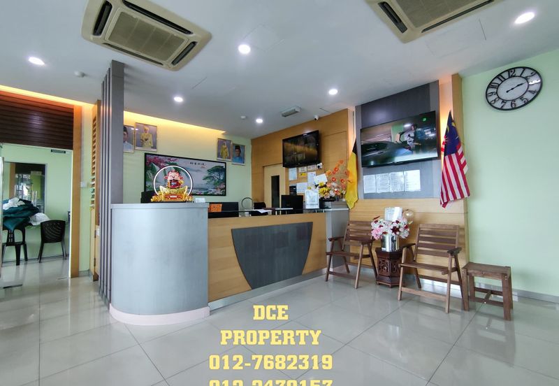 Oakland Commercial Centre