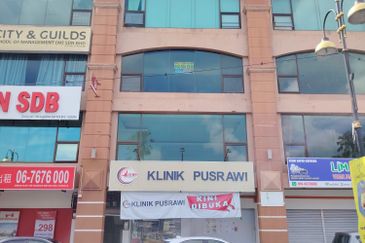 Jalan Dato Bandar Tunggal