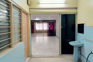 Tanjung Rambutan | Freehold | Double Storey Shoplot | Good Condition