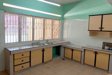 Tanjung Rambutan | Freehold | Double Storey Shoplot | Good Condition