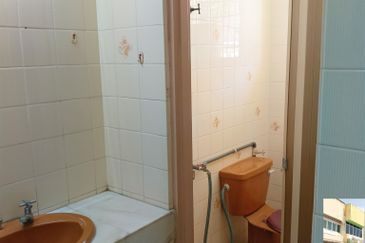 Tanjung Rambutan | Freehold | Double Storey Shoplot | Good Condition