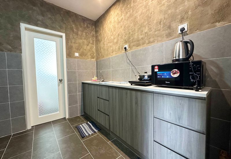 THE COVE HILLSIDE RESIDENCE