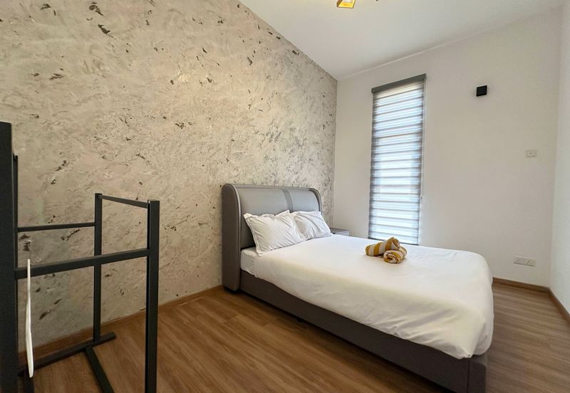 THE COVE HILLSIDE RESIDENCE