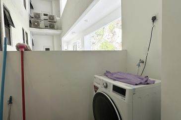 THE COVE HILLSIDE RESIDENCE