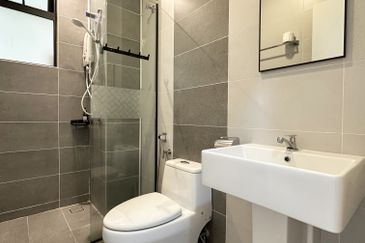 THE COVE HILLSIDE RESIDENCE