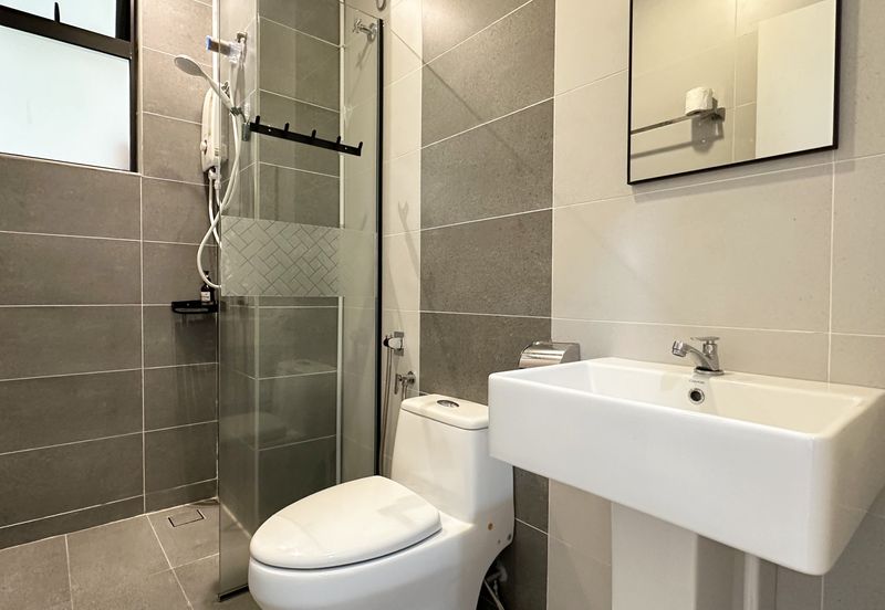 THE COVE HILLSIDE RESIDENCE