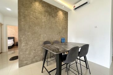 THE COVE HILLSIDE RESIDENCE