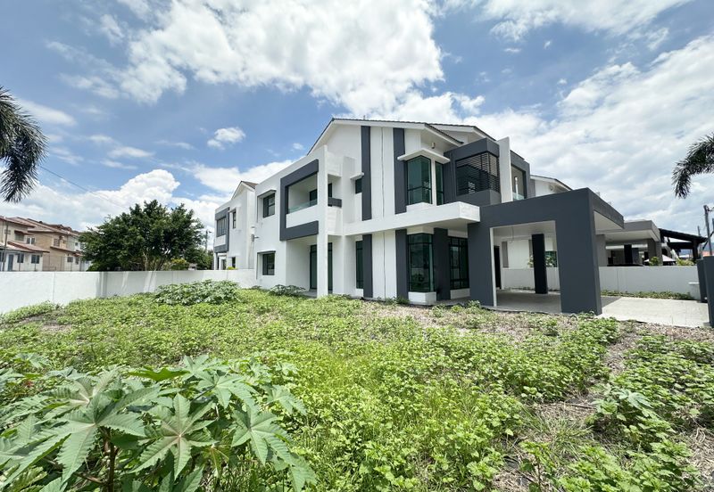 Freehold | 24-hour Gated & Guarded | Double Storey Bungalow Cluster Corner House | New & Unoccupied