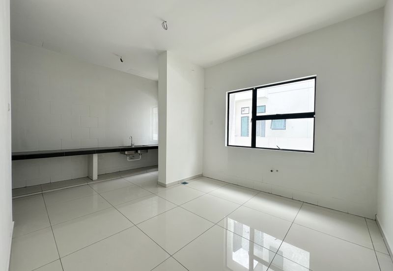 Freehold | 24-hour Gated & Guarded | Double Storey Bungalow Cluster Corner House | New & Unoccupied