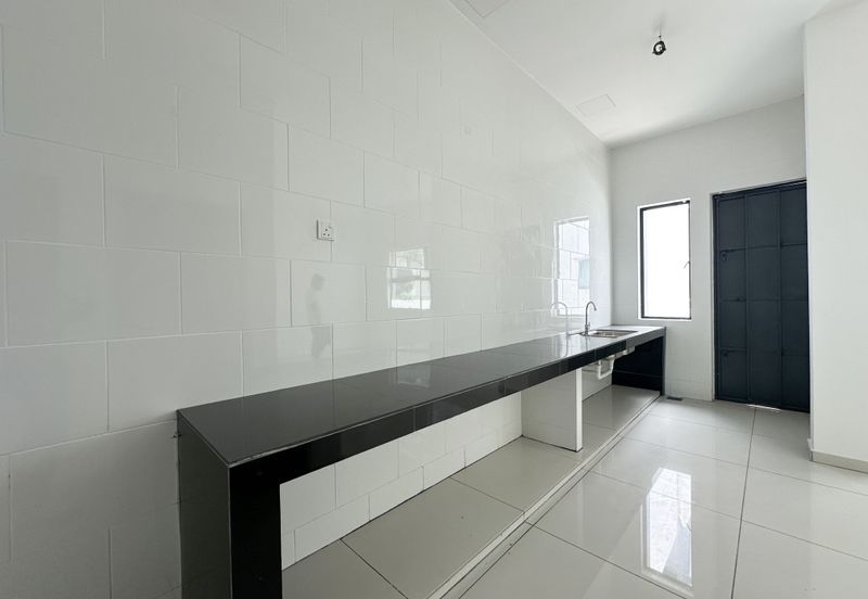 Freehold | 24-hour Gated & Guarded | Double Storey Bungalow Cluster Corner House | New & Unoccupied