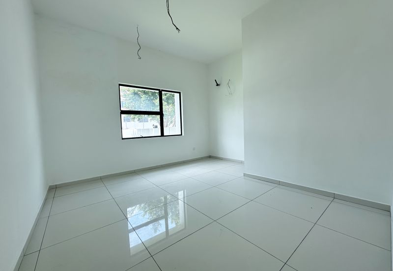 Freehold | 24-hour Gated & Guarded | Double Storey Bungalow Cluster Corner House | New & Unoccupied