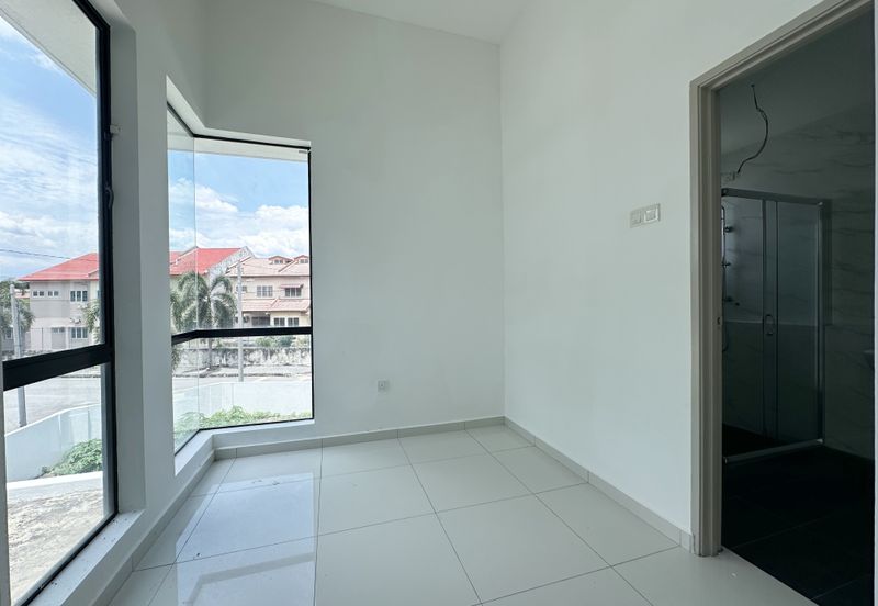 Freehold | 24-hour Gated & Guarded | Double Storey Bungalow Cluster Corner House | New & Unoccupied