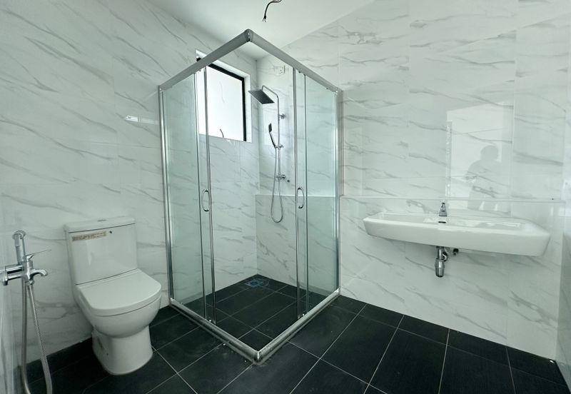 Freehold | 24-hour Gated & Guarded | Double Storey Bungalow Cluster Corner House | New & Unoccupied