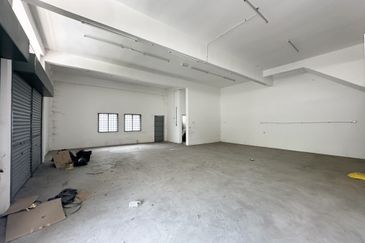 Pengkalan | Double Storey Corner Shop for sale