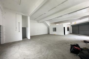 Pengkalan | Double Storey Corner Shop for sale