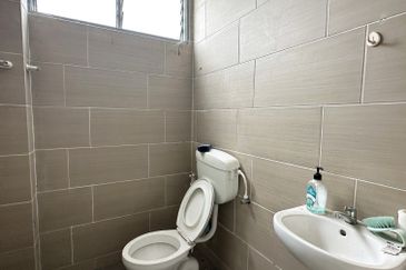 Pengkalan | Double Storey Corner Shop for sale