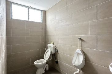 Pengkalan | Double Storey Corner Shop for sale