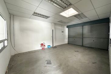 Pengkalan | Double Storey Corner Shop for sale