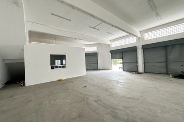 Pengkalan | Double Storey Corner Shop for sale