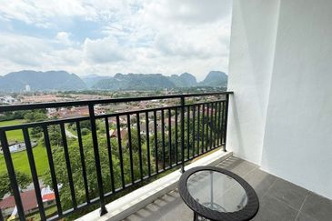 THE COVE HILLSIDE RESIDENCE