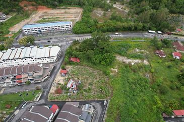 Freehold Petrol Station or Fast Food Restaurant Land for sale | Commercial Title | Sitiawan 