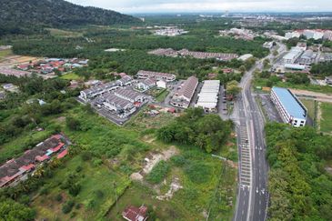Freehold Petrol Station or Fast Food Restaurant Land for sale | Commercial Title | Sitiawan 