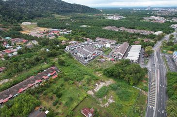 Freehold Petrol Station or Fast Food Restaurant Land for sale | Commercial Title | Sitiawan 