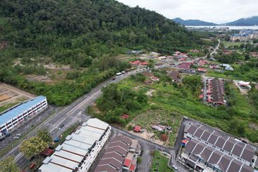 Freehold Petrol Station or Fast Food Restaurant Land for sale | Commercial Title | Sitiawan 