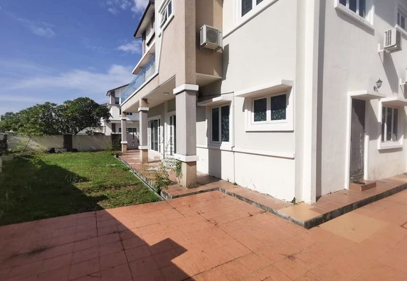 Freehold Double Storey Bungalow house for Sale at Bandar Seri Botani 