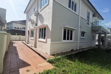 Freehold Double Storey Bungalow house for Sale at Bandar Seri Botani 