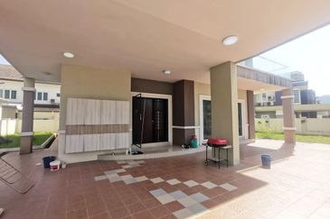 Freehold Double Storey Bungalow house for Sale at Bandar Seri Botani 